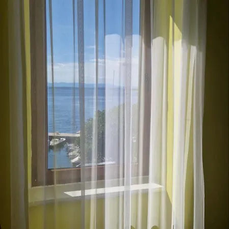 Отель Fiore Seaview - Premium Location 3*